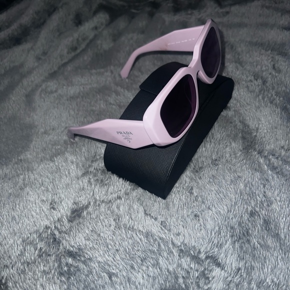 🔥Prada sunglasses women’s🔥 - Picture 4 of 11